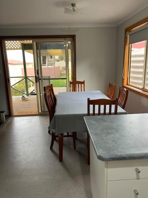 Family And Pet Friendly In Central Location Villa Port Lincoln Exterior foto